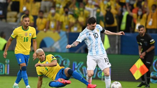 A qué hora juega Argentina vs. Brasil hoy