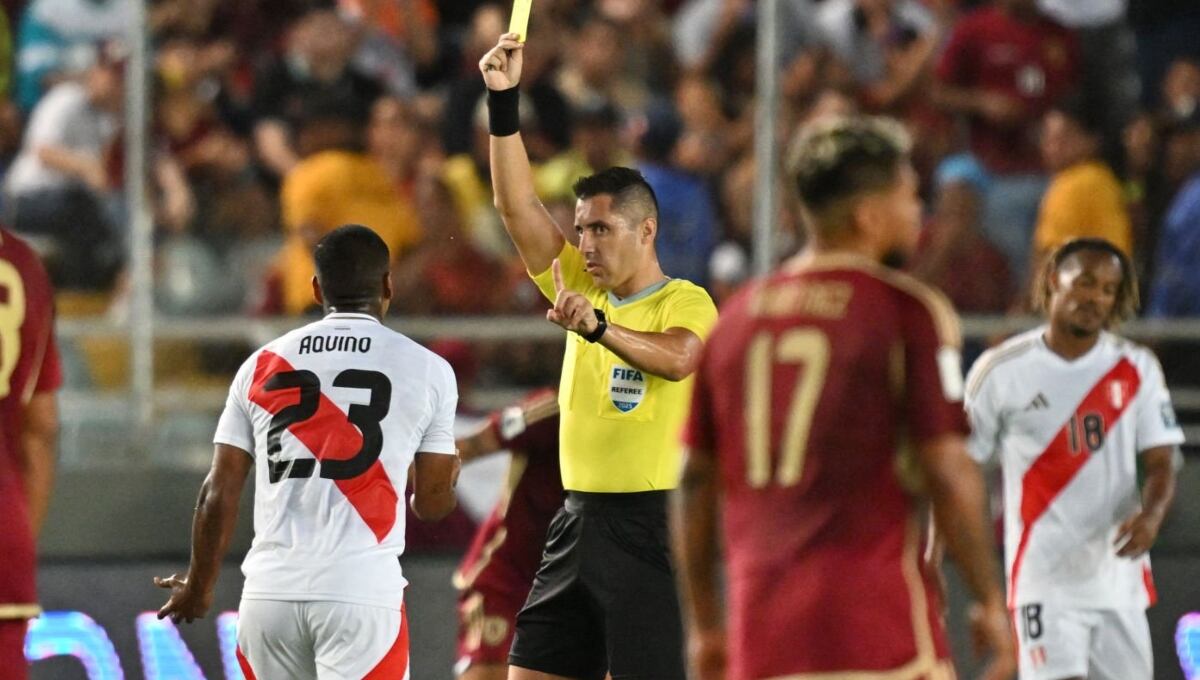 Cristian Garay fue muy criticado por la prensa chilena y peruana. (Foto: Getty Images)