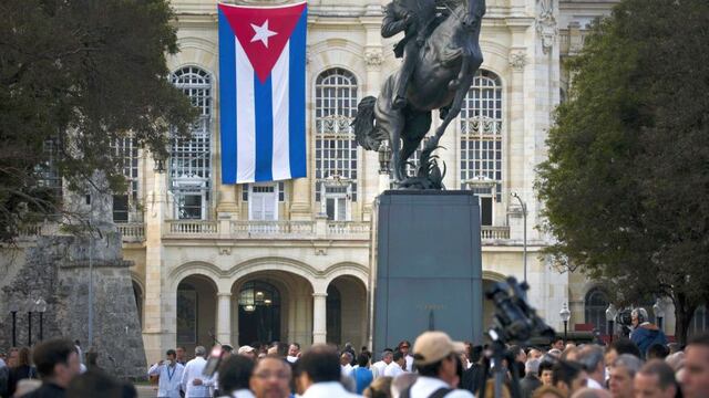 Cuba devela estatua de José Martí financiada por museo de EE.UU.