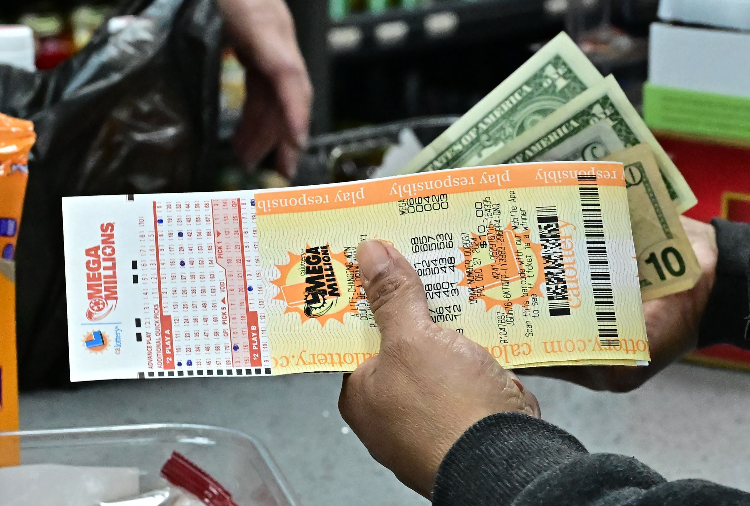 Revisa esta nota para que descubras quién ganó el Mega Millions hoy, viernes 17 de julio, en EE.UU. (Foto: Frederic J. BROWN / AFP)