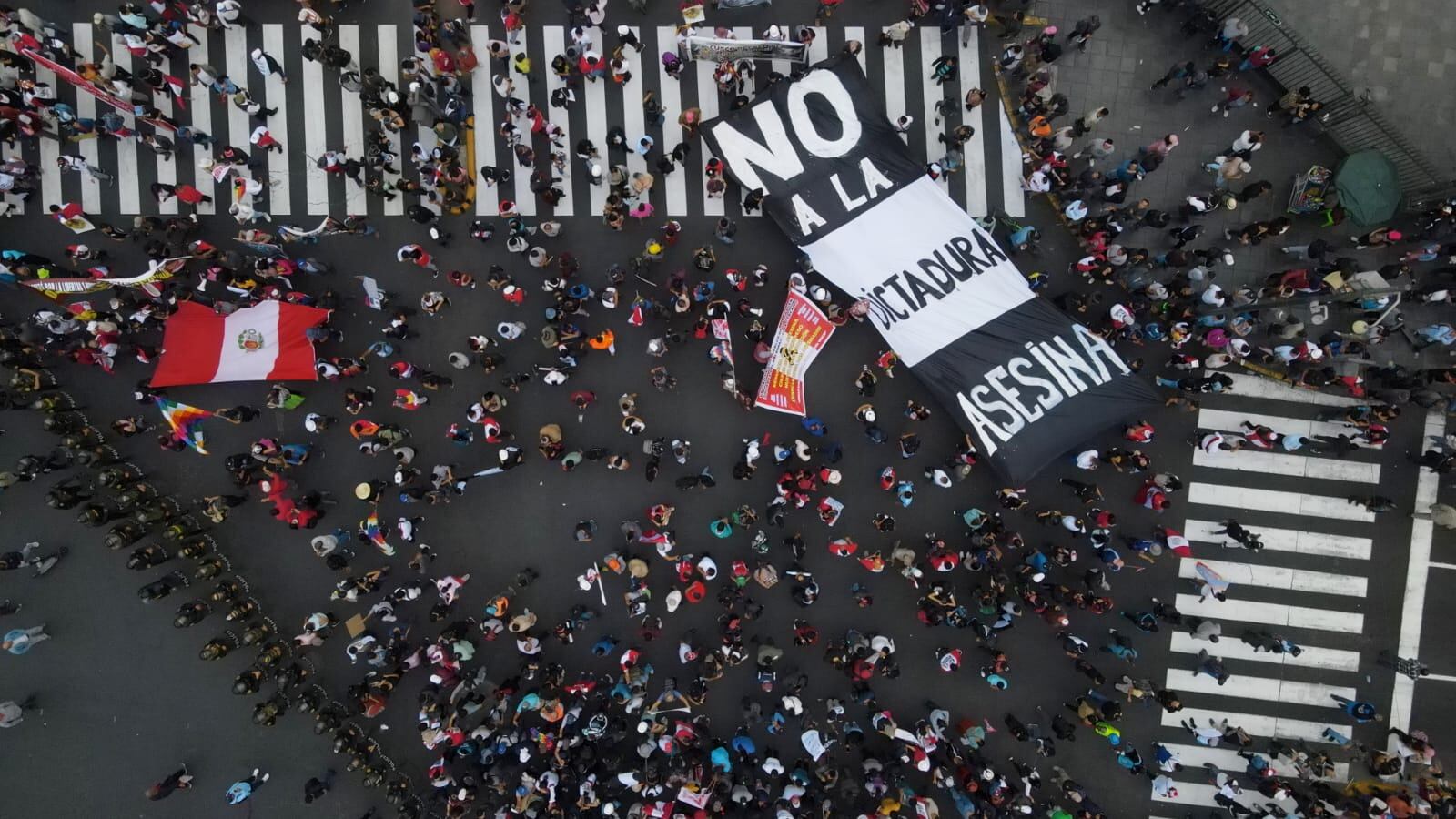 Las demandas políticas son maximalistas y rechazan el diálogo; pero las demanda sociales subyacen.