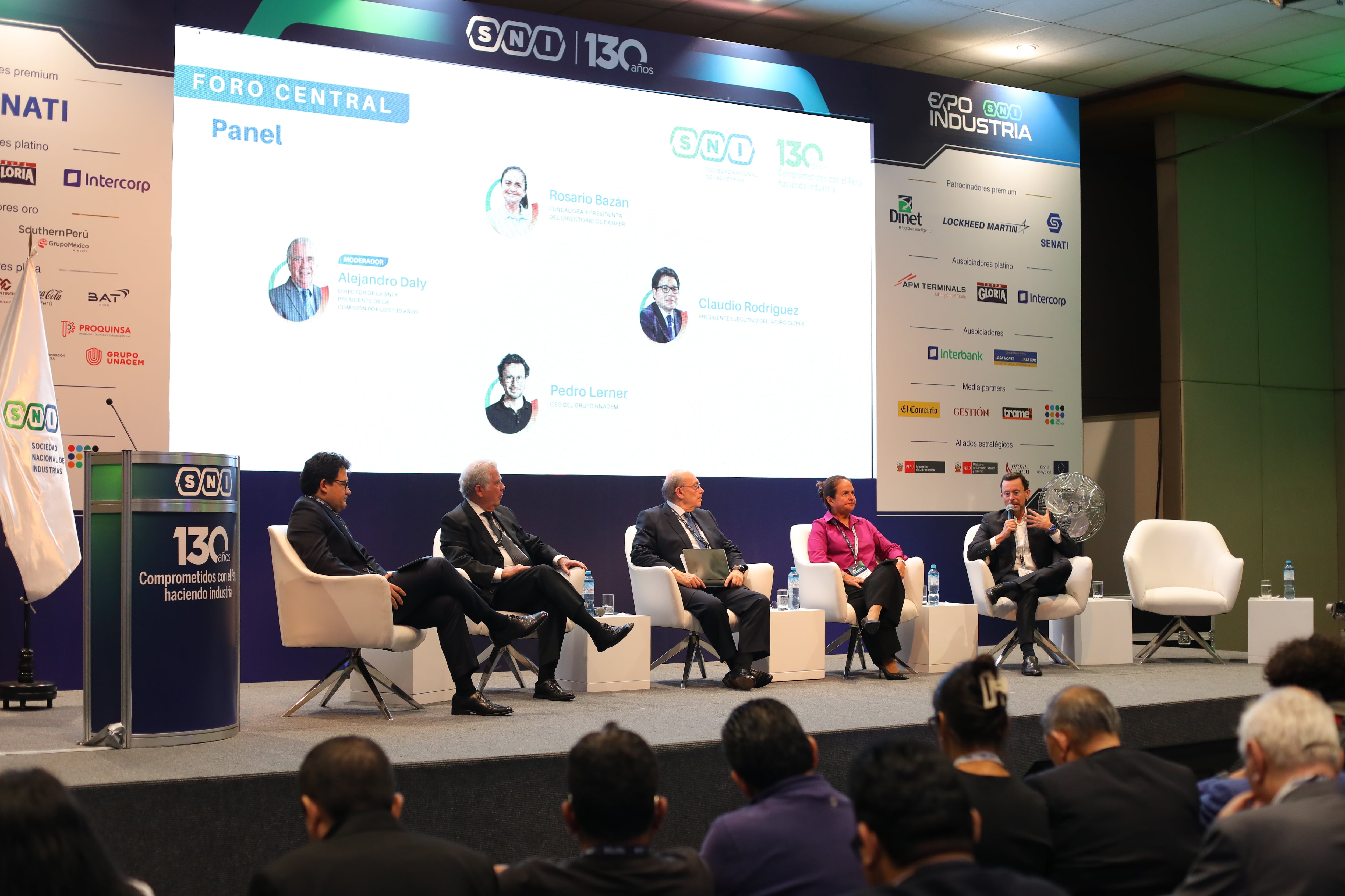 Los participantes analizaron los desafíos y oportunidades que enfrenta la industria peruana en un contexto marcado por la reconfiguración del comercio global, la competencia entre China y Estados Unidos y los retos de competitividad del país.