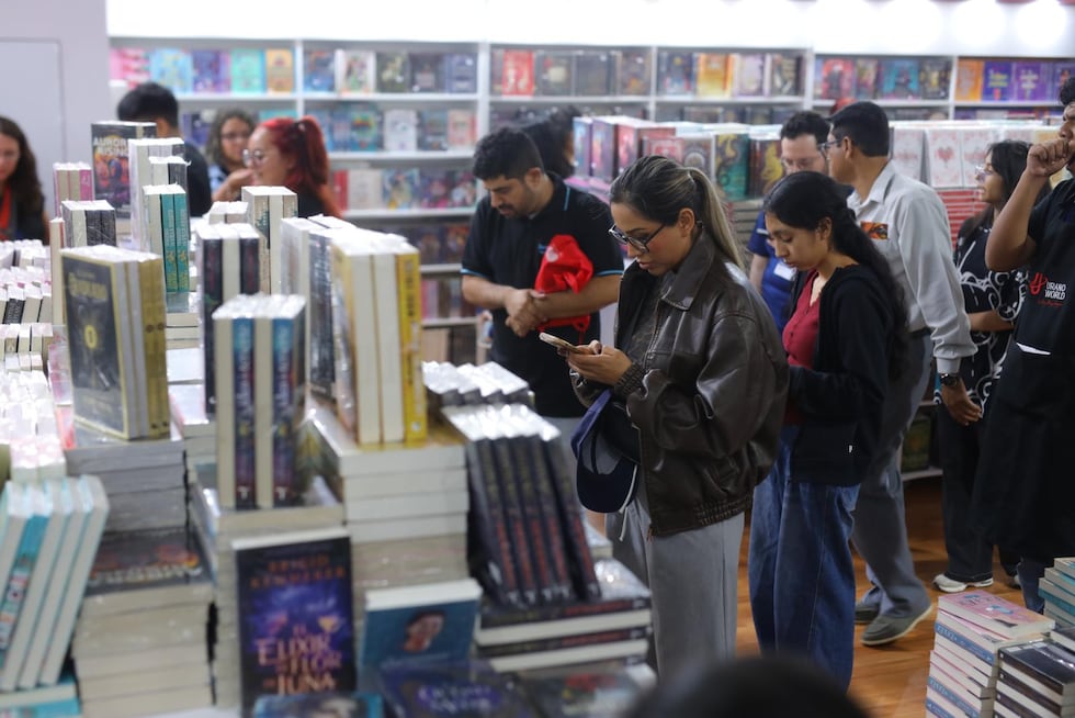 La programación de la feria también contará con autores internacionales como Eduardo Sacheri (Argentina), Alejandra Costamagna (Chile), Javier Peña (España), Yusuke Imamura (Japón), entre otros. (Foto: Antonio Melgarejo/ GEC)