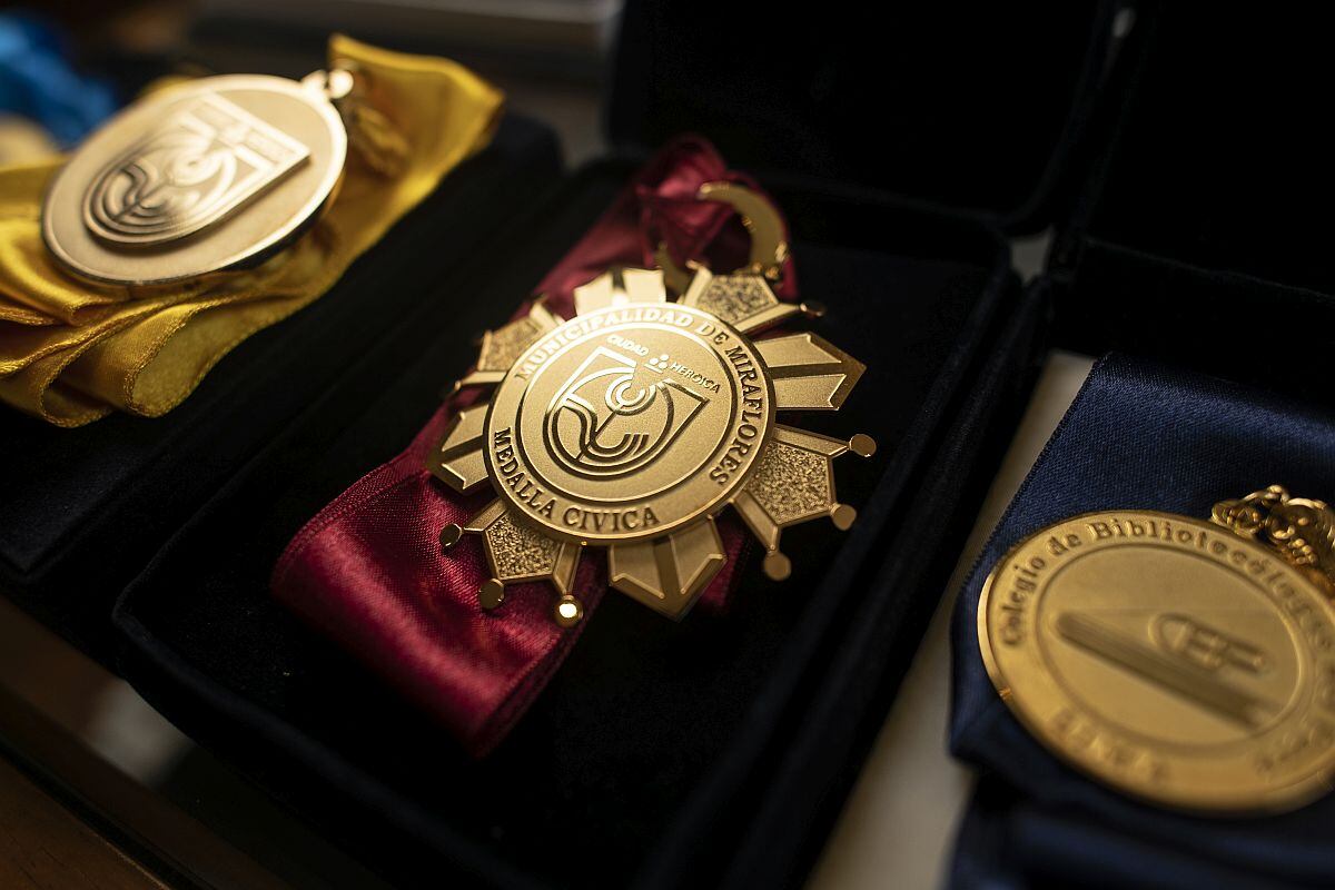 Durante su trayectoria, la bibliotecaria ha recibido decenas de reconocimientos a su labor de gestión y cambios.