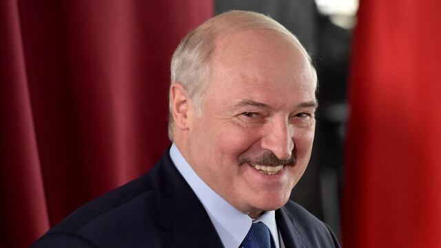 Bielorrusia: Lukashenko es reelegido con el 80% de votos entre arrestos y sospechas de fraude 