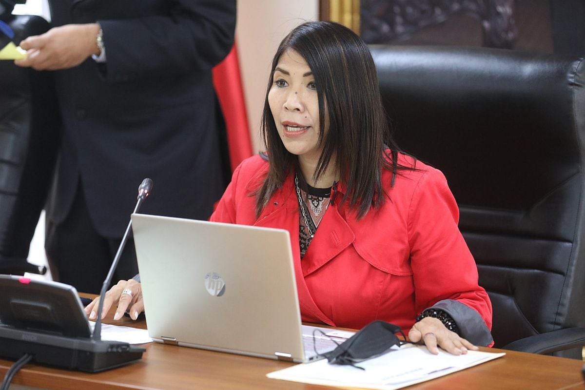 María Cordero Jon Tay ha sido acusada con audios de haber recortado sueldo a un trabajador parlamentario. (Foto: Congreso)