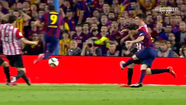 Luis Suárez casi arruina el golazo de Lionel Messi (FOTOS)