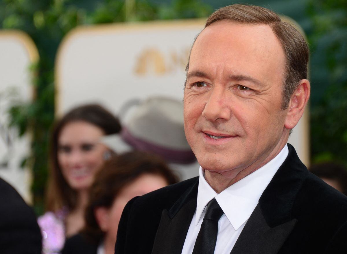 La vez que Kevin Spacey llegó a la alfombra roja de los premios Globo de Oro el 12 de enero de 2014 en Beverly Hills, California (Foto: Frederic J. Brown / AFP)