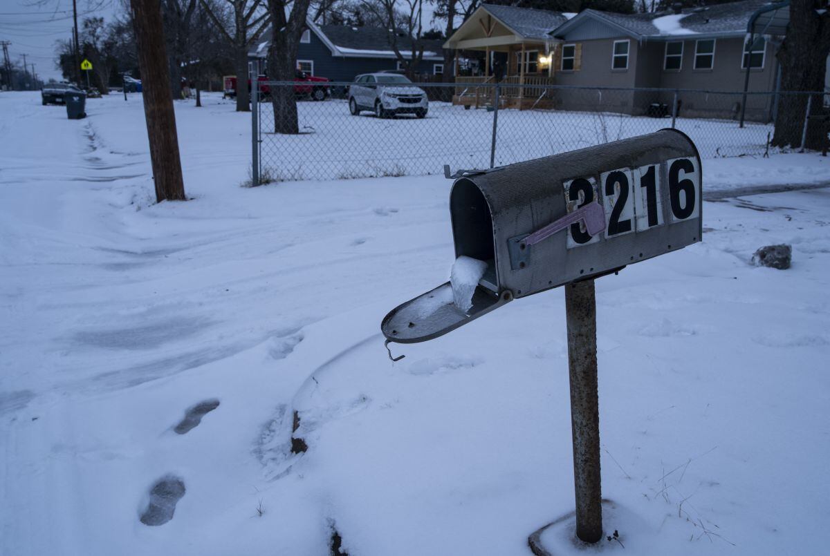 Un buzón congelado por el intenso frío en Waco, Texas. (Foto: AFP)The National Weather Service (NWS) issued a winter storm warning for a swathe of the country ranging from east Texas to the East Coast state of Maryland. (Photo by Matthew Busch / AFP)