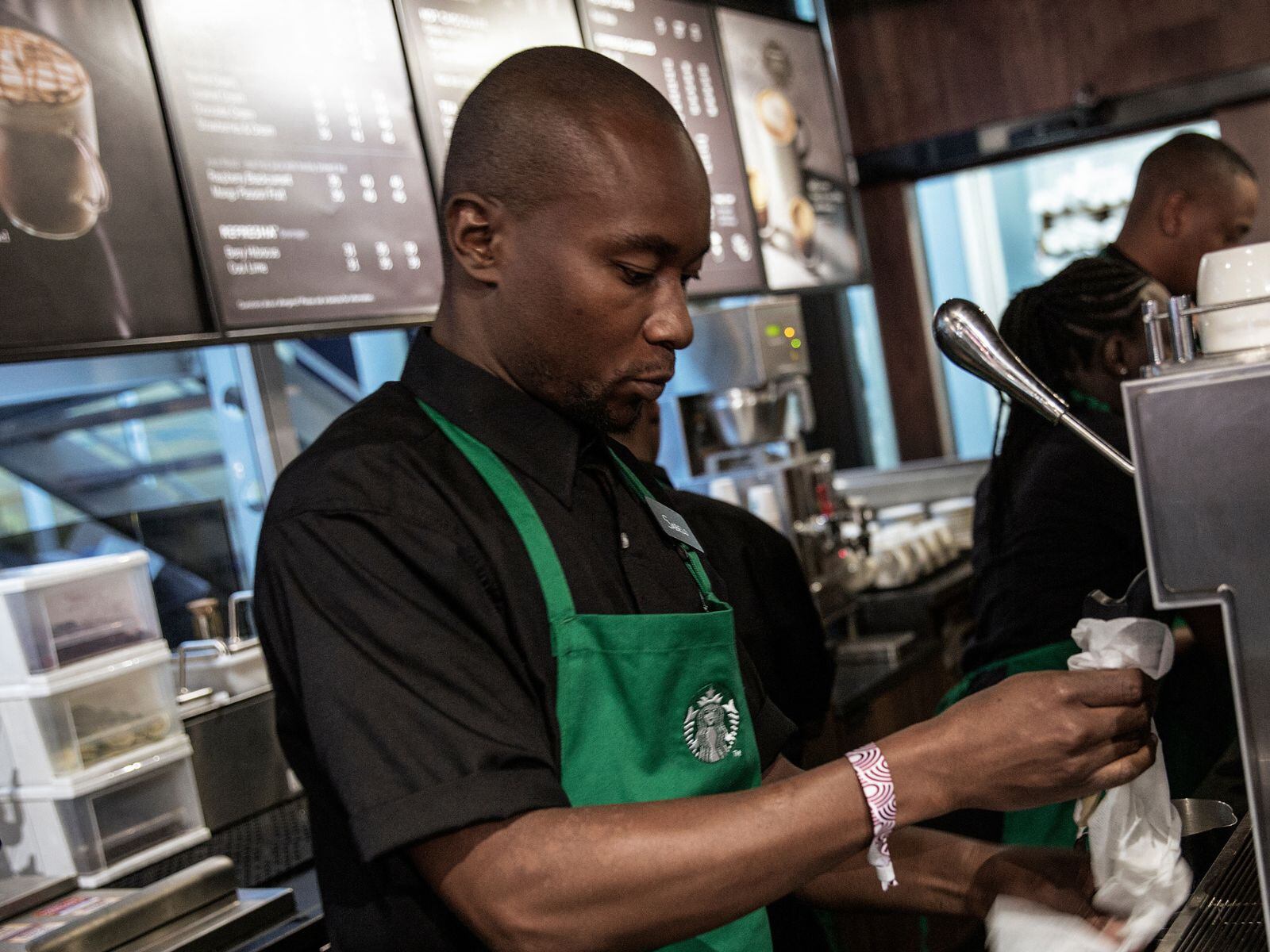 Starbucks es una cadena multinacional estadounidense de cafeterías con sede principal en Seattle, Washington (Foto: AFP)
