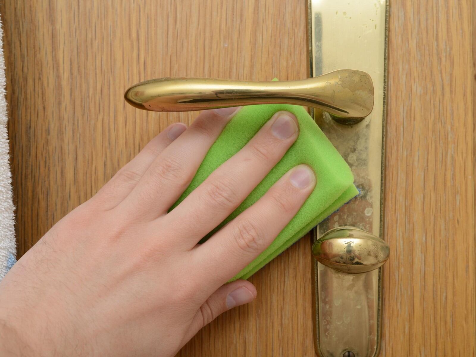 TRUCOS CASEROS | Elimina las manchas de bolígrafo de las puertas de madera. (Foto: mundodeportivo.com)