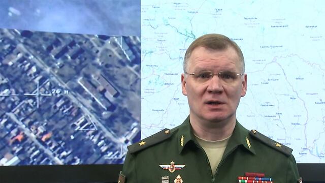 Rusia dice que Ucrania amenaza con fusilar a los militares que quieran rendirse en la sitiada Mariúpol