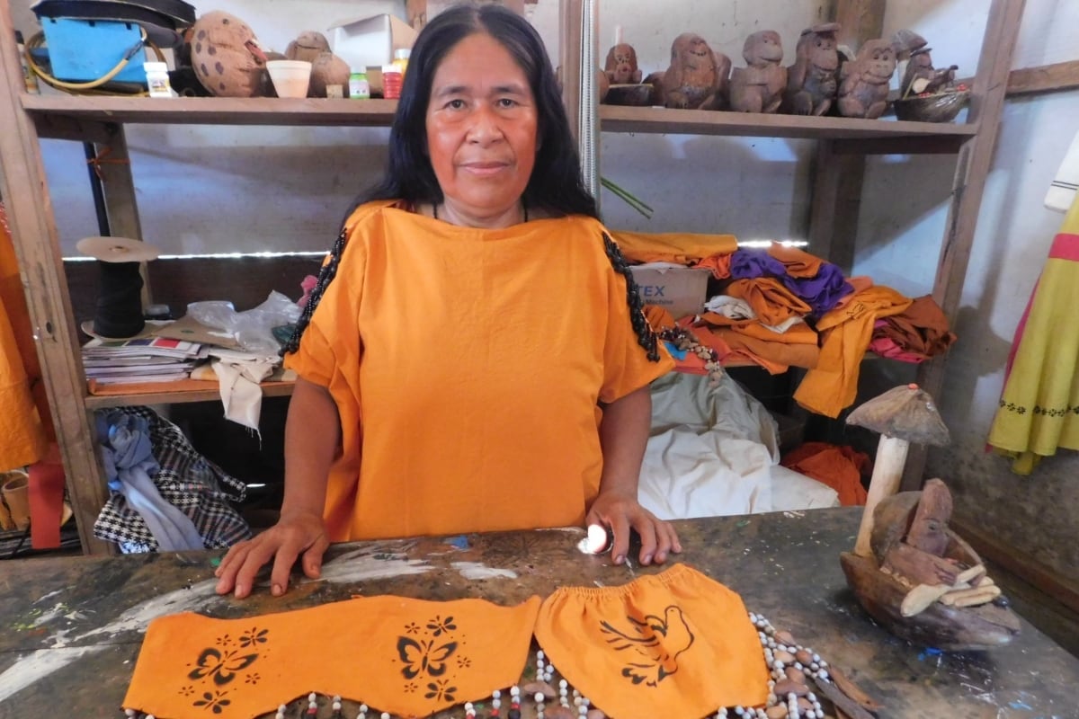 Isabel sueña con un laboratorio de teñido y más productos que difundan el idioma y la identidad de su pueblo. (Foto: Difusión)