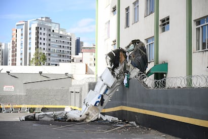 Brasil: Al menos dos muertos y tres heridos al estrellarse una avioneta contra un edificio residencial | VIDEO