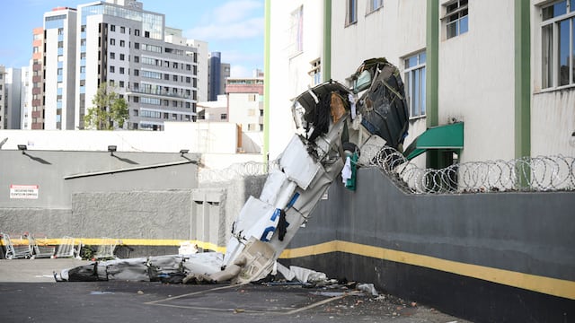 Brasil: Al menos dos muertos y tres heridos al estrellarse una avioneta contra un edificio residencial | VIDEO