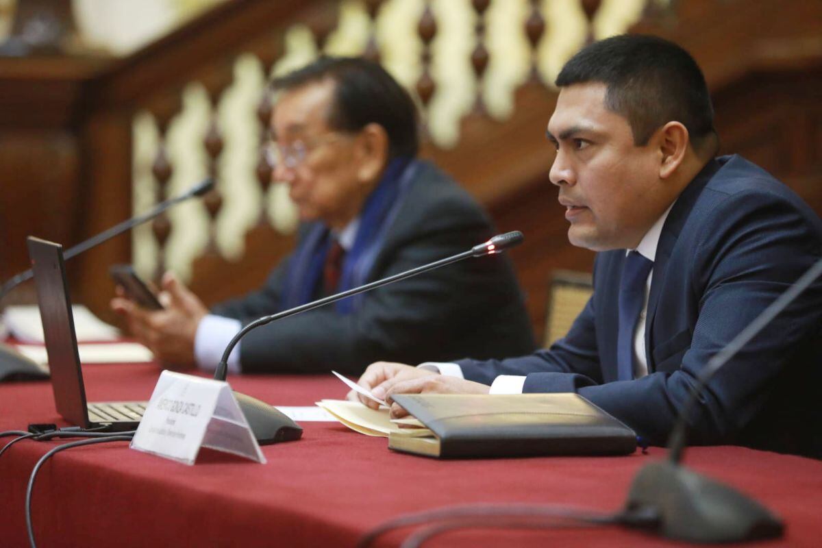 Américo Gonza y su bancada Perú Libre presentan proyecto para regular el oficio profesional de historiadores. (Foto: Congreso)