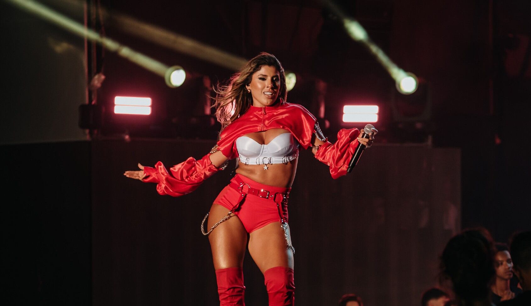 La peruana Yahaira Plasencia estrenó su versión de "El cantante" de Lavoe, titulada "La cantante", en los Premios Heat 2022