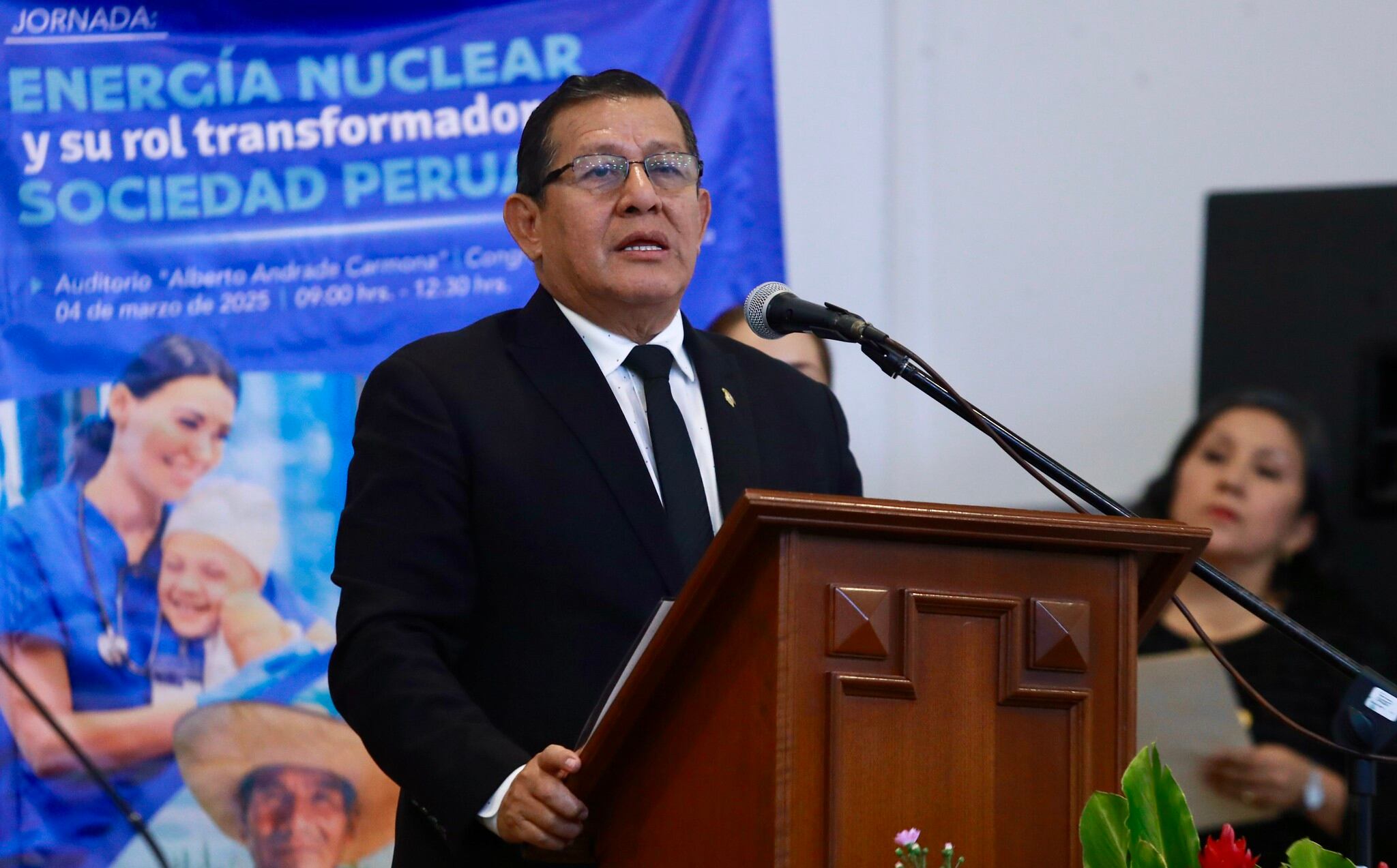 Eduardo Salhuana pide que se haya serenidad ante los enfrentamientos entre poderes del Estado e instituciones. (Foto: Congreso)