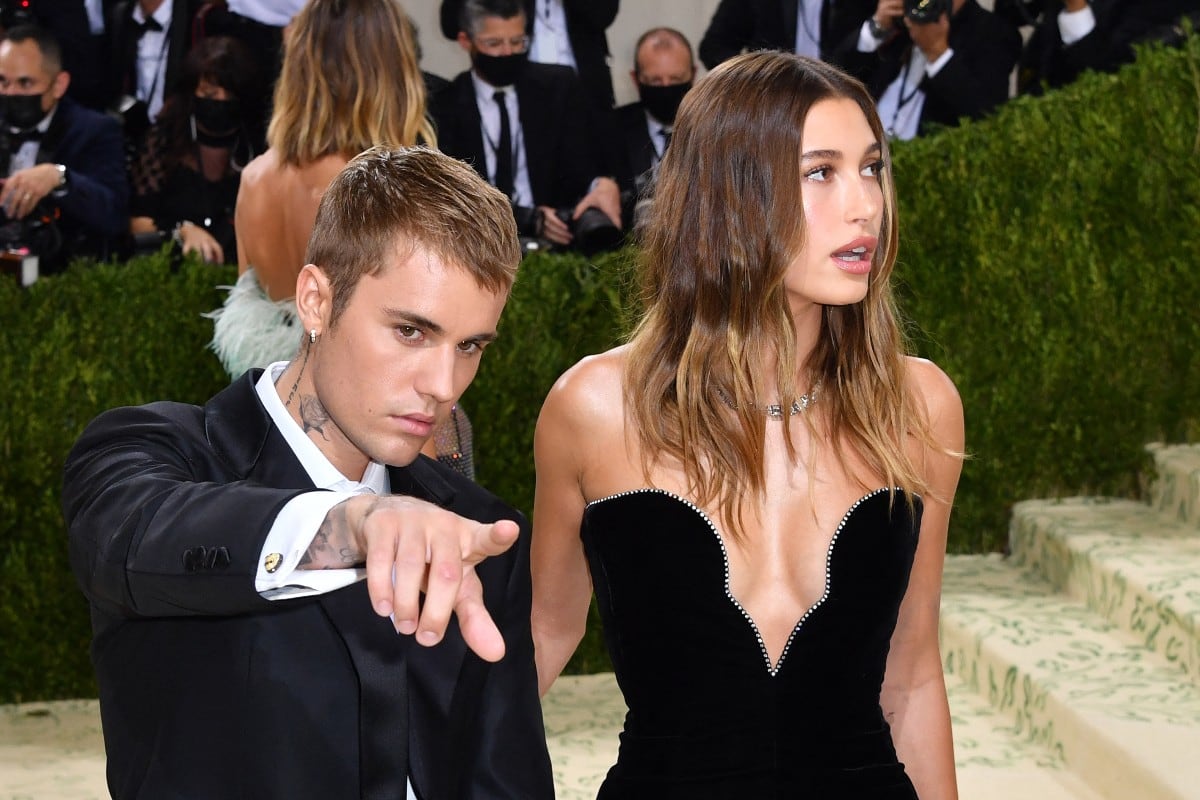 El hecho alimentó los rumores de una posible crisis matrimonial, especialmente porque coincidió con una serie de publicaciones extrañas del cantante en redes sociales. (Foto: Angela WEISS / AFP)