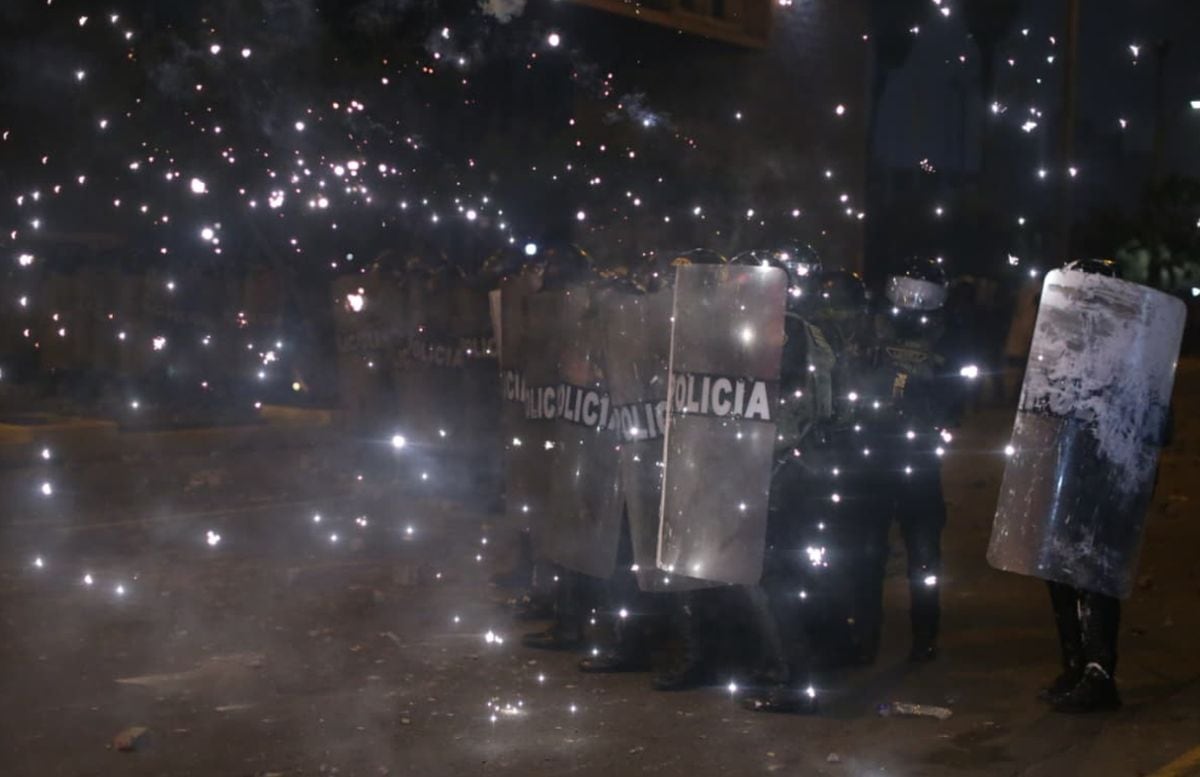 Al menos tres personas fueron detenidas por alterar el orden público durante la movilización del 15 de octubre en Lima | Foto: César Bueno / El Comercio