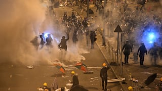 Policía de Hong Kong recupera el control del Parlamento tras invasión de manifestantes