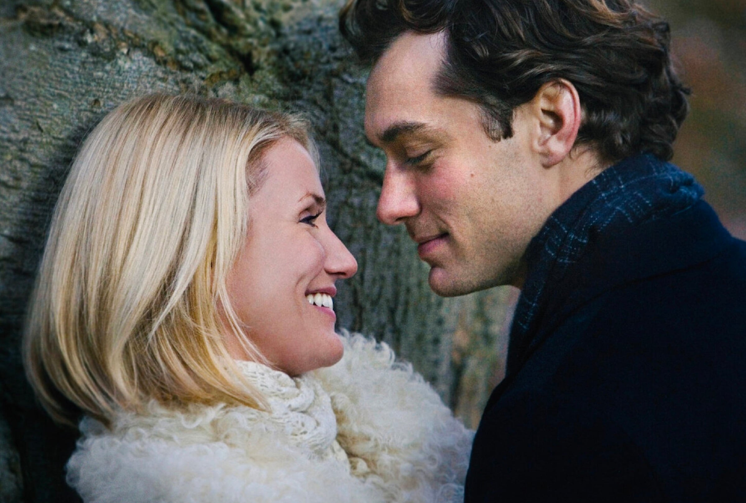 Cameron Diaz interpretó a Amanda Woods y Jude Law interpretó a Graham Simpkins en la comedia romántica navideña "The Holiday" (Foto: United International Pictures)