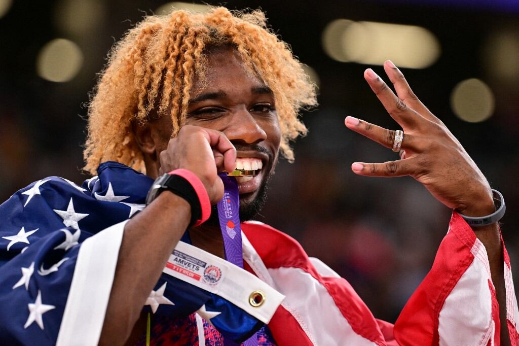 Bolt también ganó cuatro oros seguidos en esta misma prueba, en su caso entre Berlín 2009 y Pekín 2015. (Photo by Ben STANSALL / AFP)