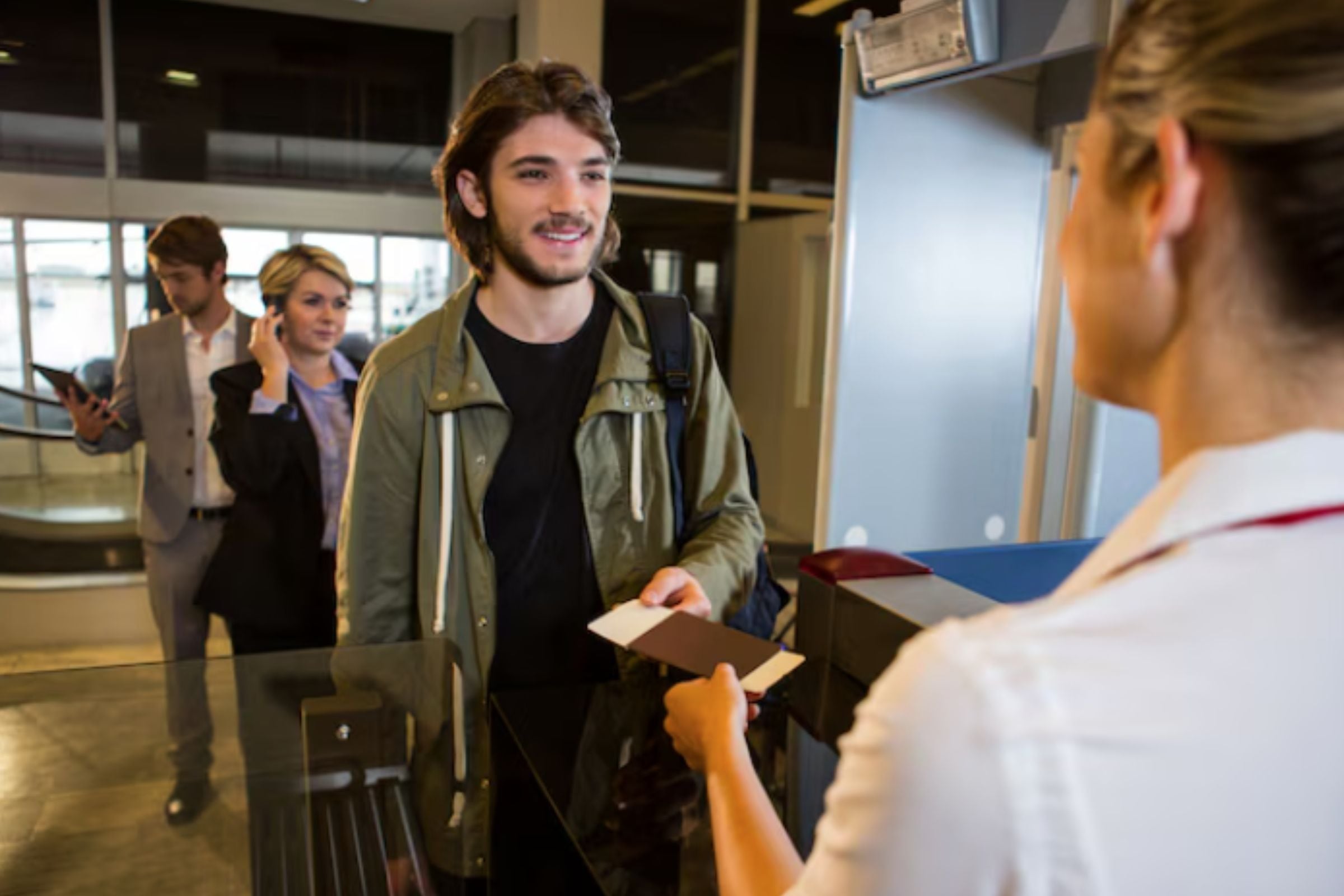 En esta temporada decembrina, se incrementan los números de viaje por avión. (Crédito: Freepik)