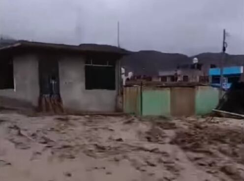 Huaico en Nasca deja más de 30 viviendas afectadas y un centro de salud inundado. (Foto: Captura / Facebook)