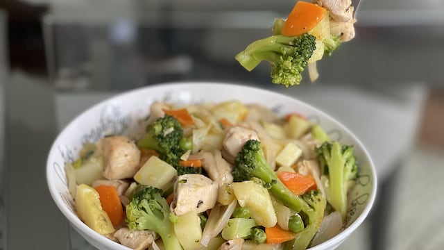 Ensalada caliente: una receta con zanahorias y brócoli para salir del apuro