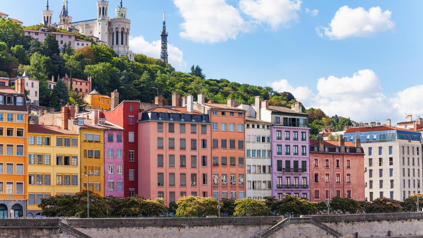 Lyon es una de las mejores ciudades para vivir en Francia, se adapta a todas las edades y presupuestos, considerada la capital gastronómica de Francia, ciudad universitaria, ciudad de los negocios, ciudad de la cultura y de la historia.