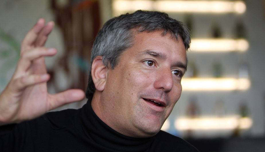 El escritor peruano Santiago Roncagliolo en un enveto público (Foto: EFE)