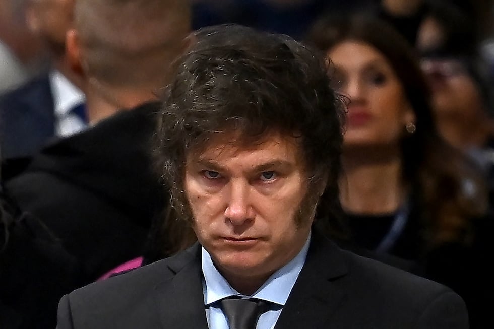 El presidente de Argentina, Javier Milei, asiste a la Santa Misa y a la canonización de la Beata María Antonia de San José de Paz y Figueroa en el Vaticano el 11 de febrero de 2024. (Foto de Filippo MONTEFORTE / AFP)