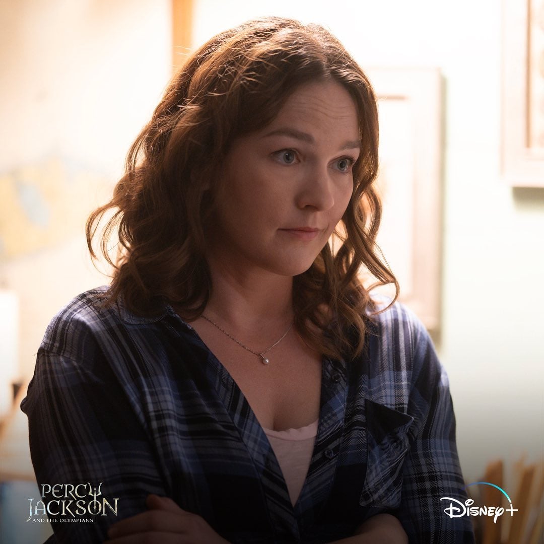Virginia Kull como Sally Jackson en "Percy Jackson and the Olympians" (Foto: Disney Branded Television)