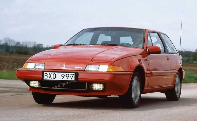 Volvo 480 (1986- 1995). De 120 CV de potencia. Fue riesgo que corrió Volvo. Entre 2005 y 2011 fue rememorado en el moderno C30. Es un modelo clásico al ser el primer vehículo de la marca con tracción delantera. Destacó su versión Turbo, con un motor de 1,7 L.
