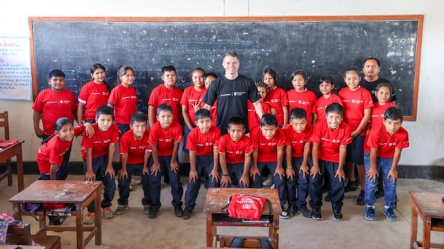 Javier Saviola, exfutbolista de Barcelona, visitó Loreto por la campaña “Inclusión Educativa para la vida”