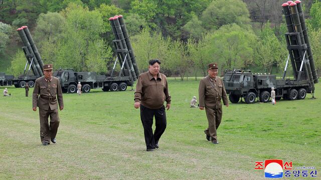 Líder de Corea del Norte supervisa simulacro de “contrataque nuclear”, según agencia estatal