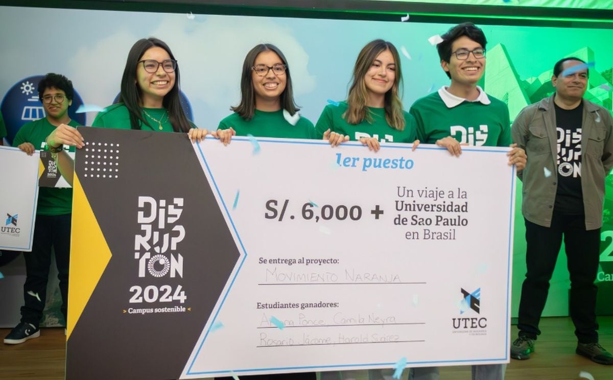 Alumnos de la UTEC felices por su importante logro | Foto: Difusión