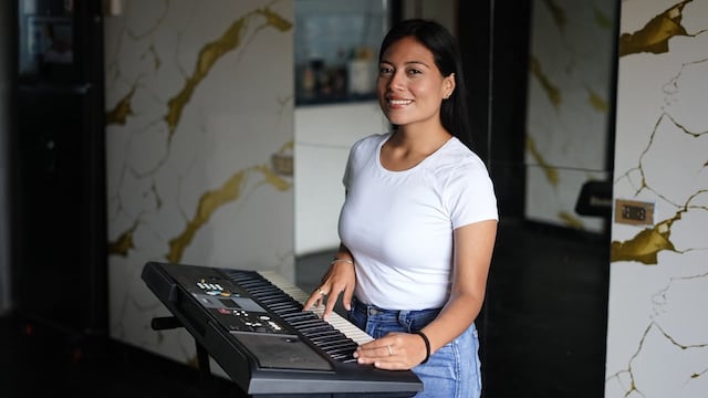 Karla Ybañez: la cantante que convirtió una promesa en impulso y la música en una oportunidad para otros en Trujillo
