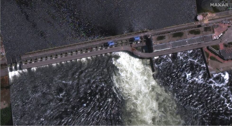 Una imagen satelital muestra la represa Nova Kakhovka en la región de Kherson, Ucrania, el 28 de mayo de 2023. (Maxar Technologies/Handout vía REUTERS).