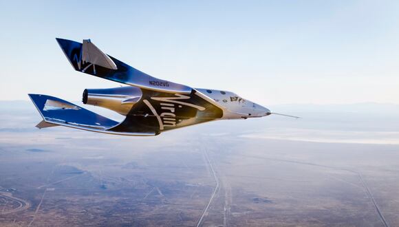 Branson creó Virgin Galactic en el 2004, rivalizando con Blue Origin, del fundador de Amazon, Jeff Bezos.