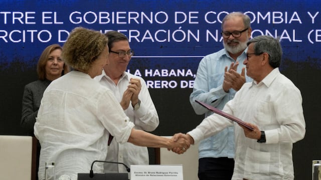 Colombia y el ELN se comprometen a reunirse con las víctimas del conflicto armado