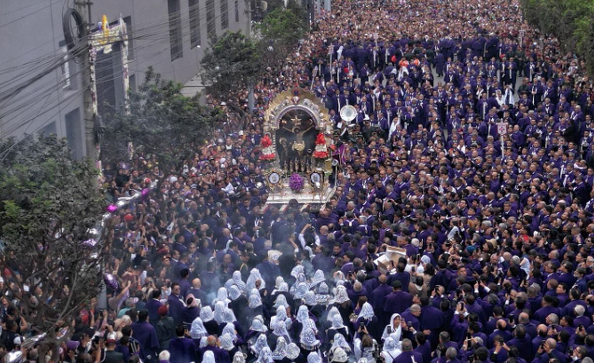 El Señor de los Milagros salió en procesión para bendecir a su pueblo fiel | Foto: Joel Alonzo / @photo.gec
