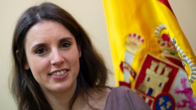 Exministra de Podemos denuncia que empresas españolas “laven la cara al siniestro Milei”
