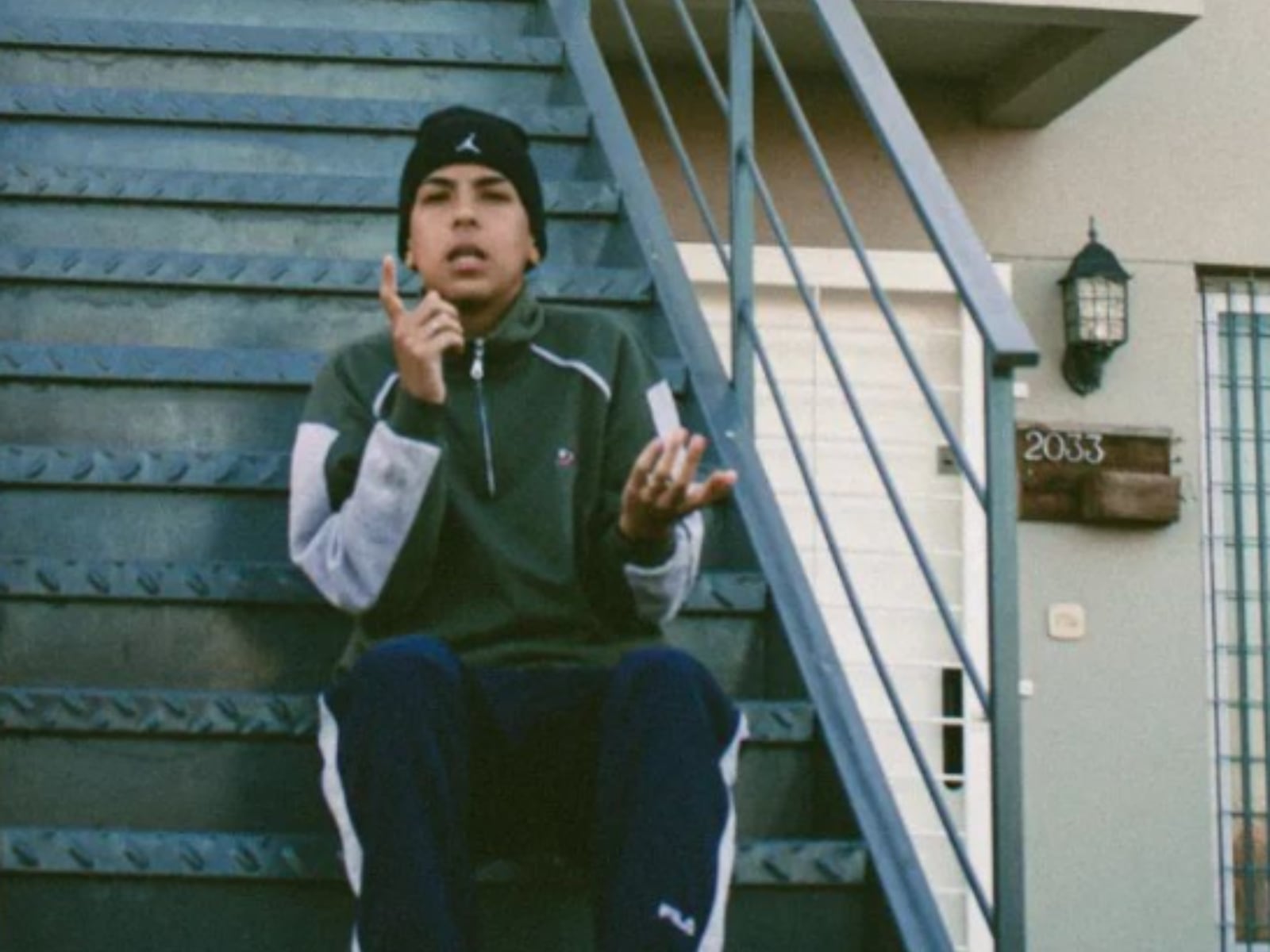 La figura del trap en una escalera (Foto: Milo J / Instagram)