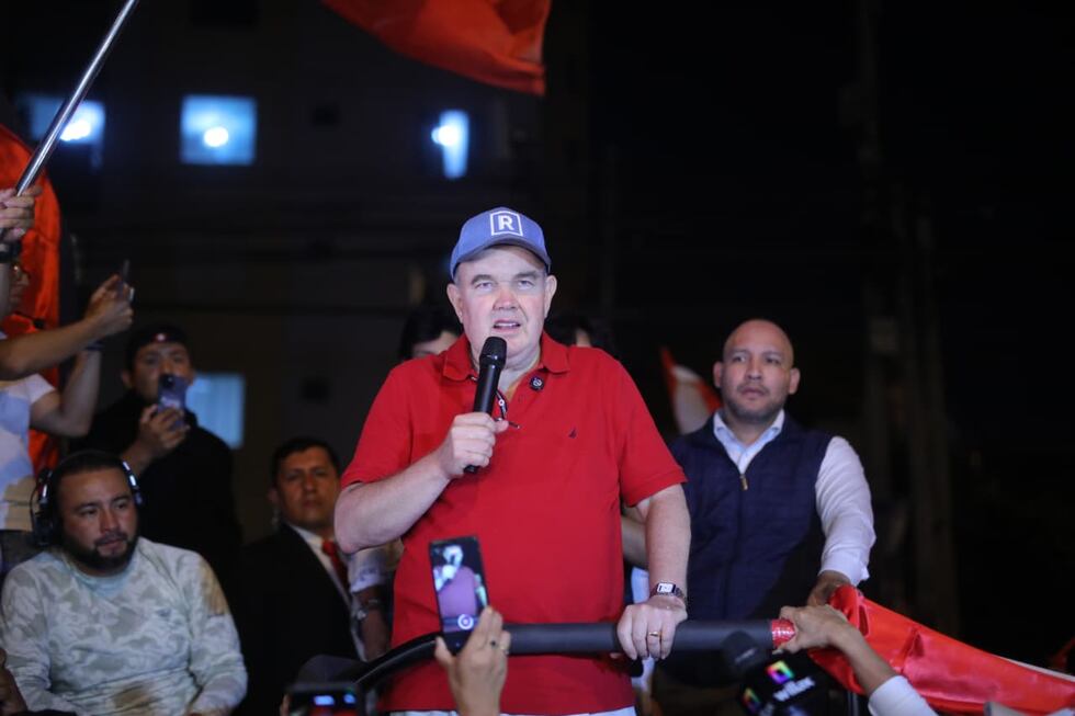 “Vamos a esperar resultados. Pero aún así, aunque nos favorezcan, vamos a pedir nuevas elecciones”, indicó Rafael López Aliaga (Foto: Antonio Melgarejo).