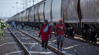 México: migrantes varados en Nuevo León por paro temporal de trenes Ferromex