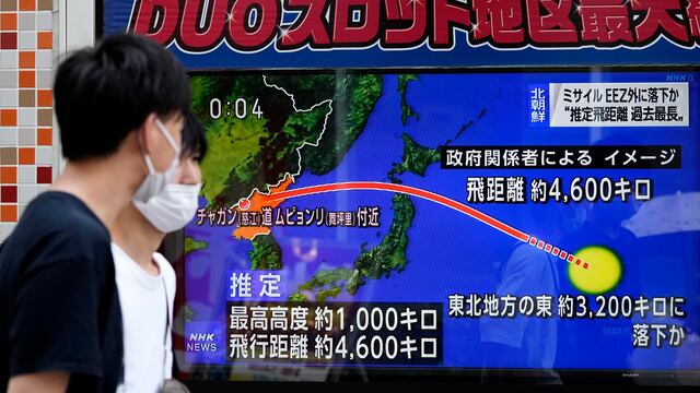 Cómo es el misil que Corea del Norte disparó sobre Japón, donde se pidió a la gente buscar refugios bajo tierra