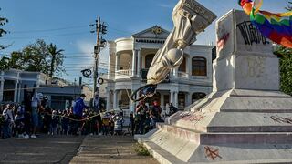 Colombia: manifestantes derriban estatua de Cristóbal Colón en la ciudad de Barranquilla
