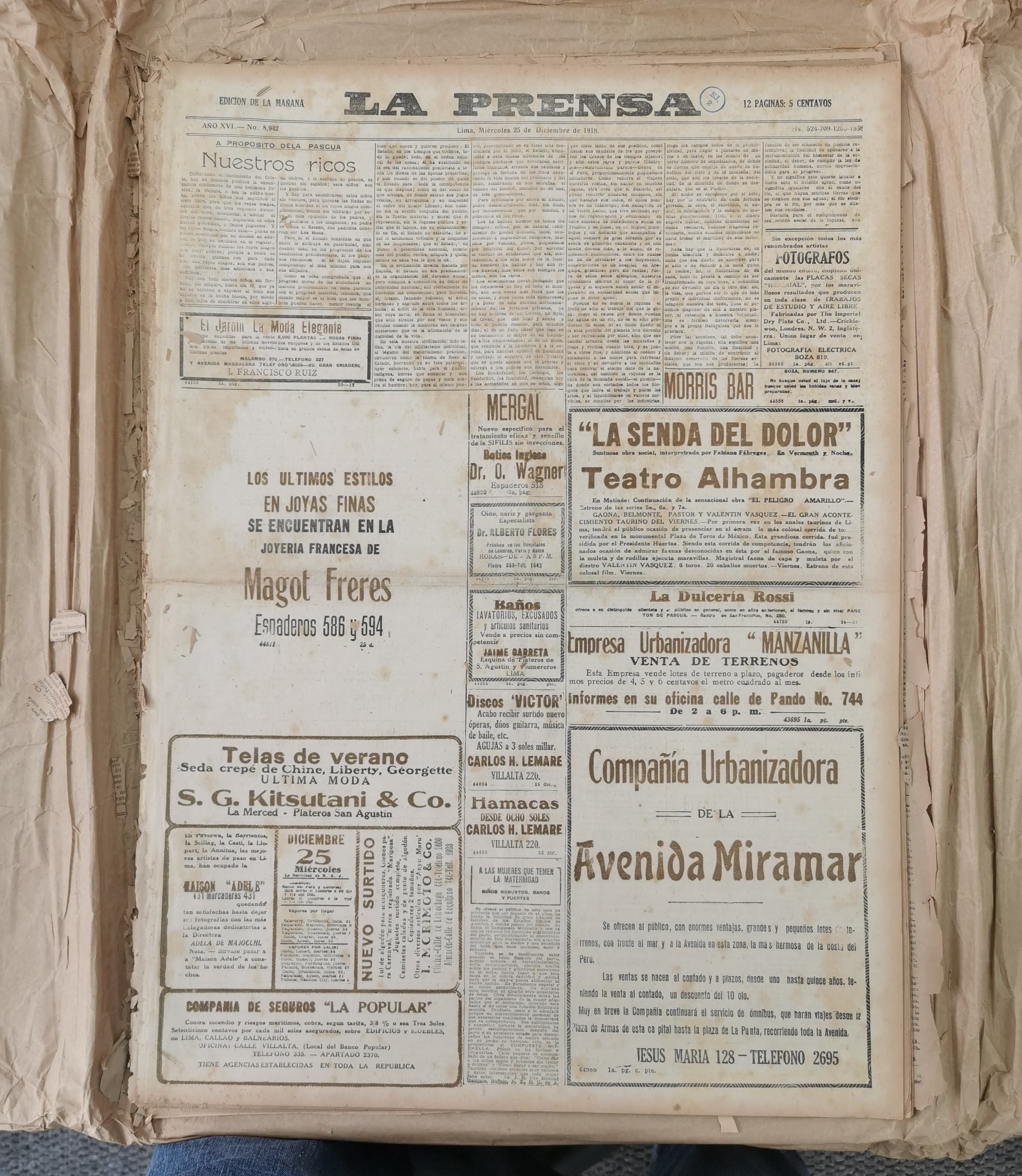 Portada del diario "La Prensa", de la edición del 25 de diciembre de 1918, fecha en la que aparece el poema "Navidad" de César Vallejo. (Biblioteca Nacional del Perú)